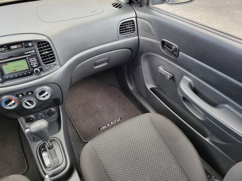 Used 2011 Hyundai Accent GS image 25