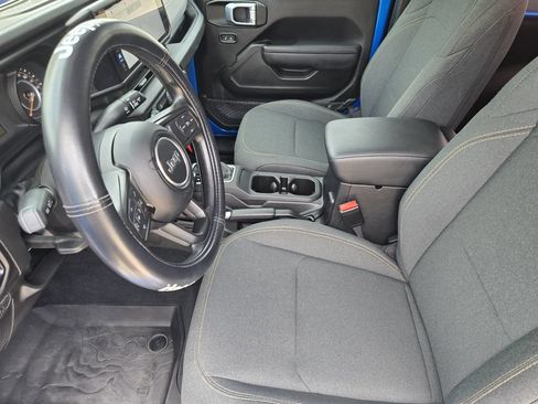 Used 2025 Jeep Wrangler Sport AWD/4WD image 18