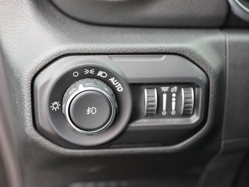 Used 2021 Jeep Wrangler Unlimited Sahara image 31