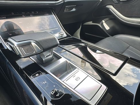 Used 2024 Audi A8 L 3.0T AWD/4WD image 17