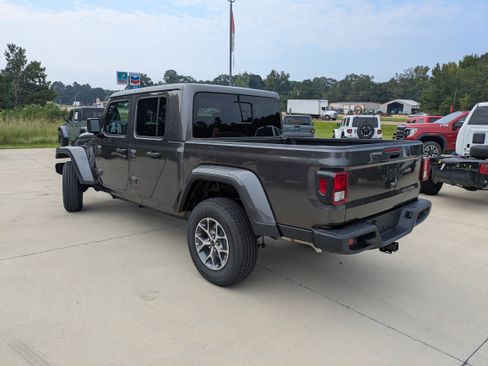 New 2025 Jeep Gladiator Sport image 6