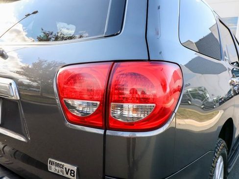 Used 2016 Toyota Sequoia Platinum image 24