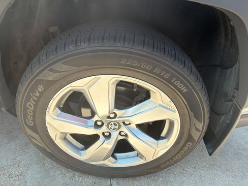 Used 2020 Toyota RAV4 Limited w/ Limited Grade Weather Package AWD/4WD image 11