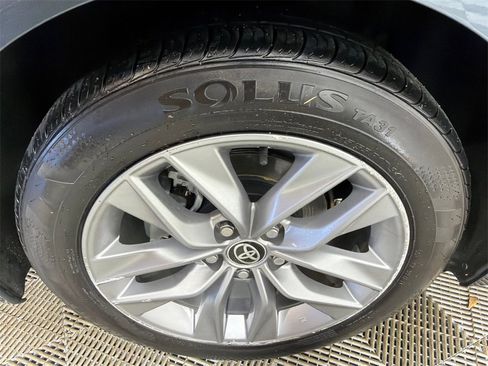 Used 2022 Toyota Avalon XLE image 18