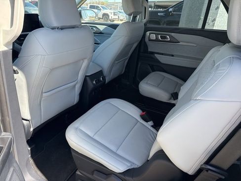 Used 2025 Ford Explorer Platinum w/ Ultimate Package image 6