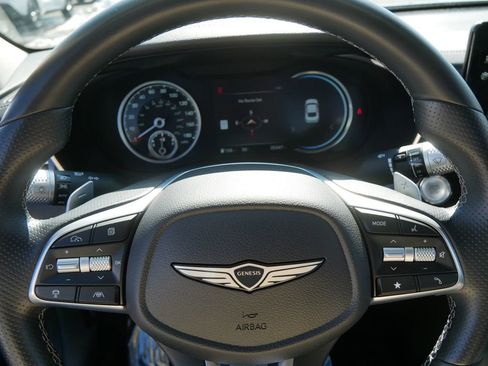 Used 2025 Genesis G70 2.5T image 26