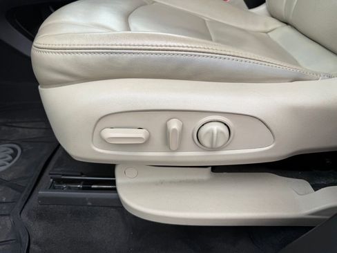 Used 2020 Buick Enclave Essence FWD image 16