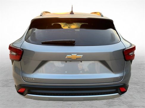 Used 2024 Chevrolet Trax LT w/ Driver Confidence Package FWD image 3