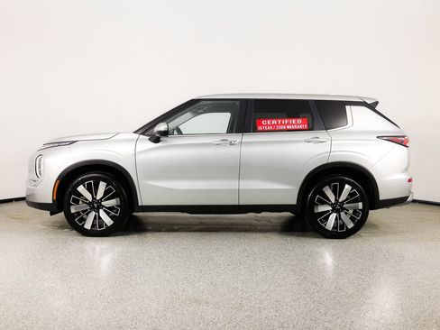 Used 2025 Mitsubishi Outlander SE image 5