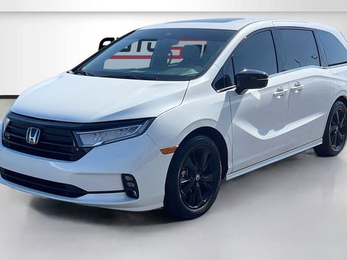 Used 2024 Honda Odyssey Sport image 3