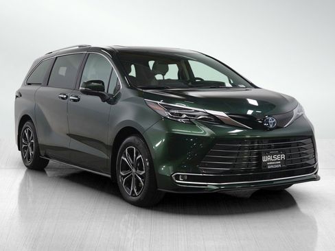 Used 2025 Toyota Sienna Platinum image 7