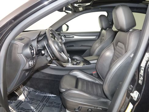 Used 2019 Alfa Romeo Stelvio Ti Sport w/ Quick Order Package 22S Sport AWD/4WD image 12