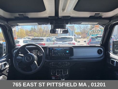 Used 2024 Jeep Wrangler Unlimited AWD/4WD image 14