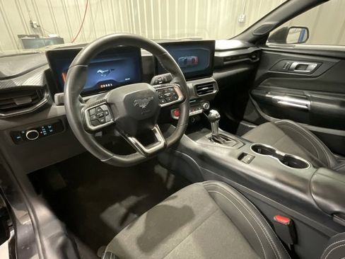 Used 2024 Ford Mustang Coupe image 9