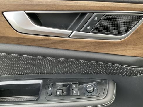 Used 2025 Volkswagen Atlas SE image 26