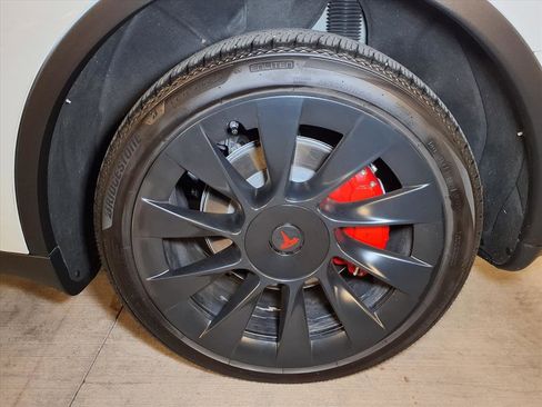 Used 2023 Tesla Model Y Performance image 18