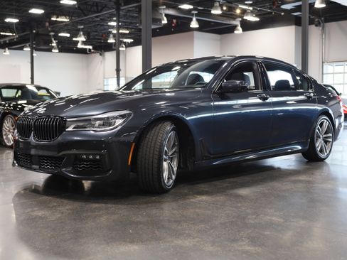 Used 2019 BMW 750i xDrive w/ Executive Package AWD/4WD image 3