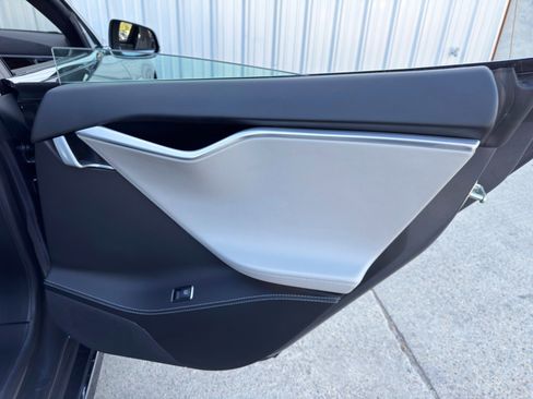 Used 2016 Tesla Model S 90D image 41