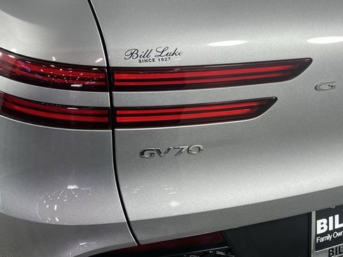 Used 2023 Genesis GV70 2.5T w/ Advanced Package image 11