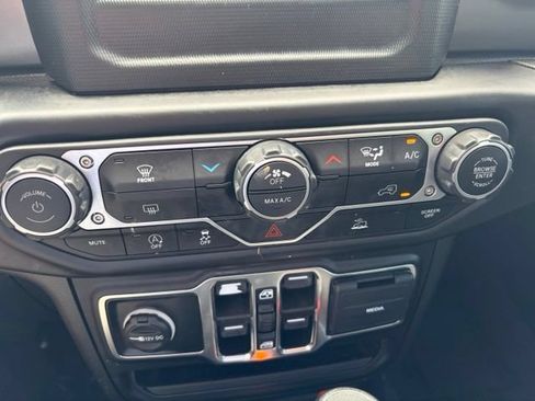 Used 2023 Jeep Gladiator Sport AWD/4WD image 30