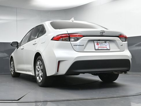 Certified 2025 Toyota Corolla LE image 28