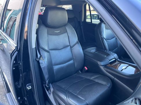 Used 2017 Cadillac Escalade Premium Luxury image 22