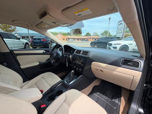 Used 2011 Volkswagen Jetta SE FWD image 40