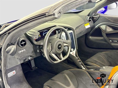 Used 2024 McLaren 750S Spider image 5