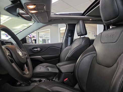 Used 2021 Jeep Cherokee Limited w/ Mopar Interior Package image 5