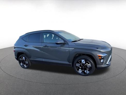 Used 2025 Hyundai Kona SEL image 2