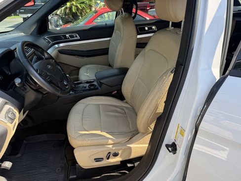 Used 2017 Ford Explorer XLT w/ Equipment Group 202A FWD image 7