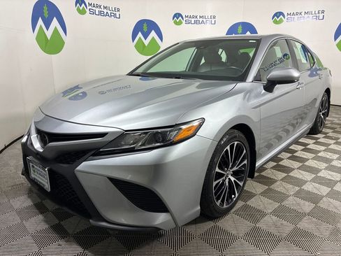 Used 2020 Toyota Camry SE w/ Blackout Package image 3