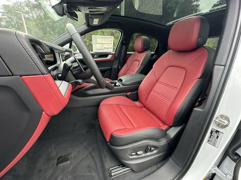 New 2025 Porsche Cayenne Coupe image 13
