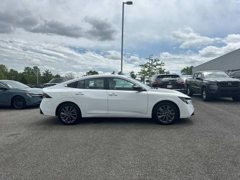 New 2026 Nissan Sentra SL w/ Floor Mat Package FWD image 3
