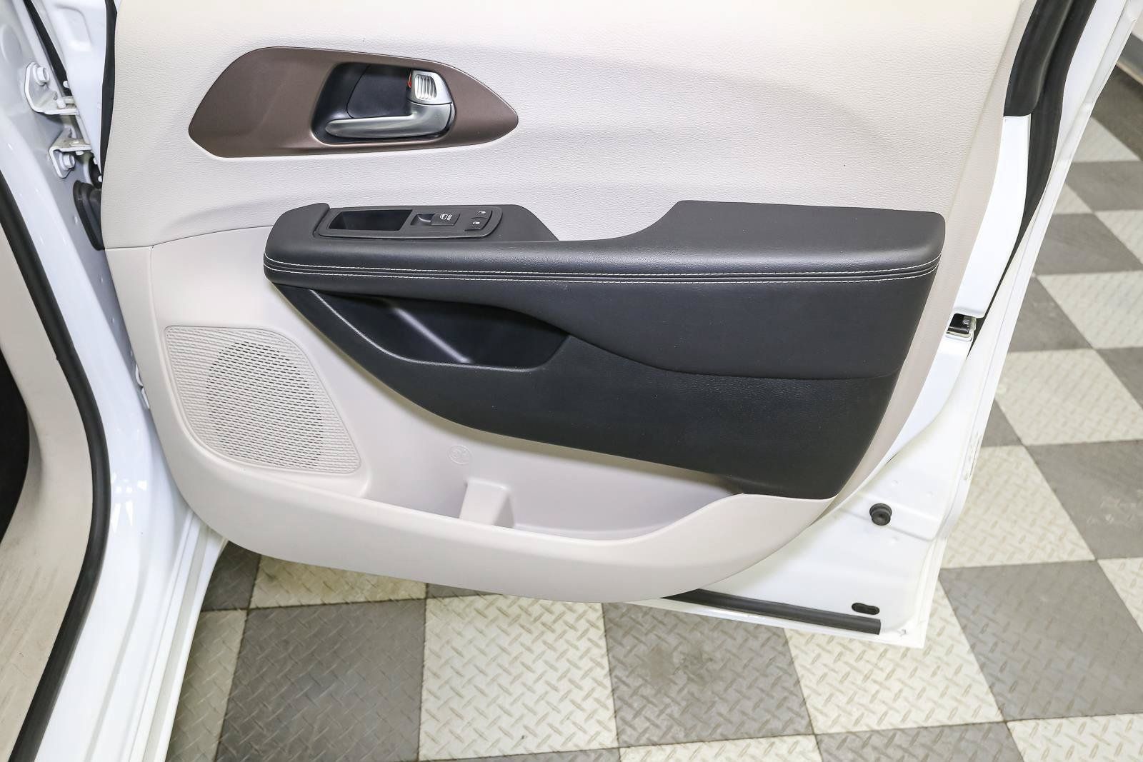 Used 2024 Chrysler Voyager LX FWD image 21