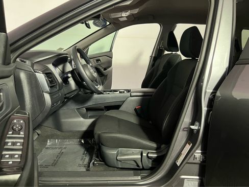 Used 2024 Nissan Rogue S image 18