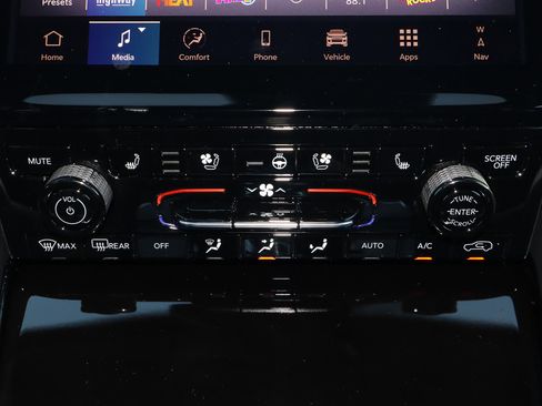 New 2025 Jeep Grand Cherokee L Overland w/ Luxury Tech Group IV image 25