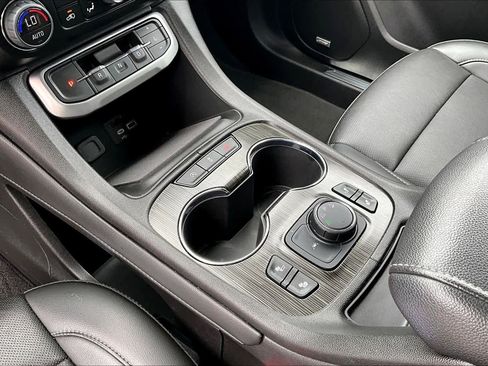 Used 2023 GMC Acadia SLT AWD/4WD image 16