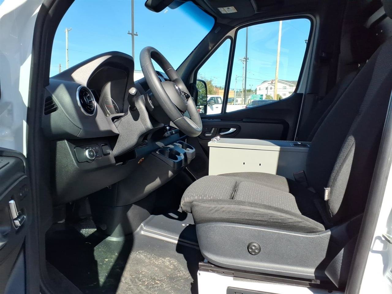 Used 2025 Mercedes-Benz Sprinter 2500 image 15