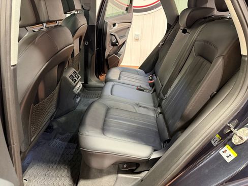 Used 2020 Audi Q5 2.0T Premium w/ Convenience Package image 19