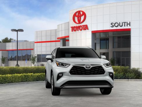 New 2026 Toyota Highlander Platinum image 16