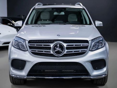 Used 2017 Mercedes-Benz GLS 550 4MATIC image 2