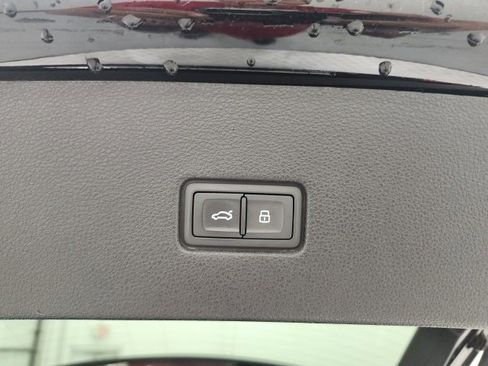 Used 2019 Audi Q8 Prestige image 31