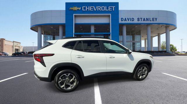 Used 2026 Chevrolet Trax LT FWD image 8
