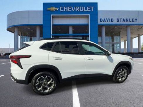 Used 2026 Chevrolet Trax LT FWD image 8