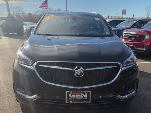 Used 2020 Buick Enclave Essence image 2