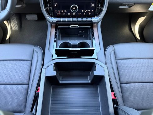 New 2026 GMC Yukon Denali w/ Denali Reserve Package AWD/4WD image 18