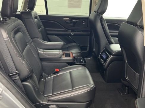 Used 2023 Lincoln Aviator Reserve w/ Equipment Group 201A image 19