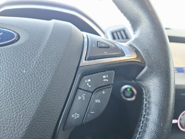Used 2020 Ford Edge Titanium FWD image 16
