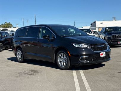 New 2026 Chrysler Pacifica Select